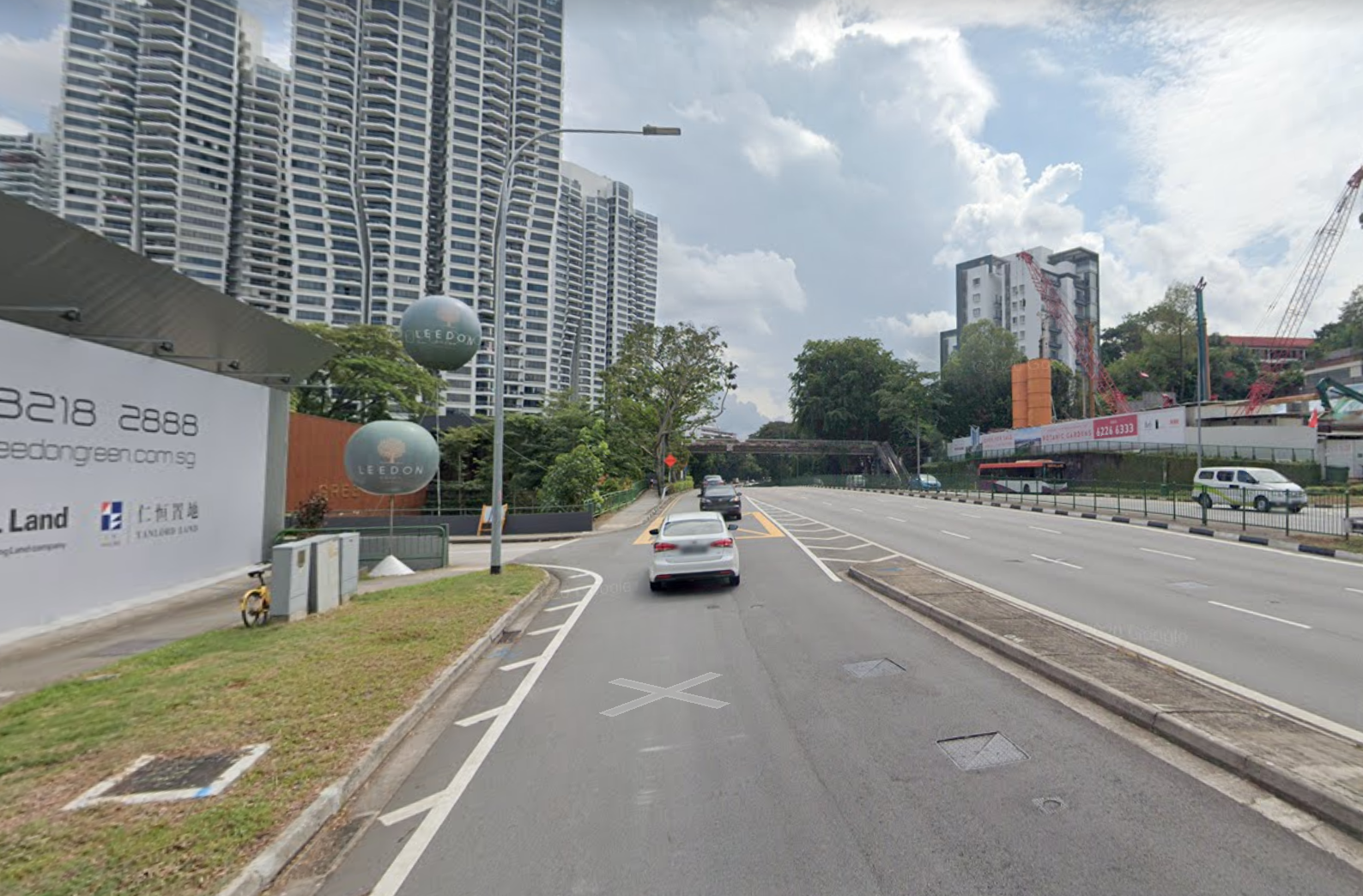 Leedon Residences is sited beside Farrer Road.